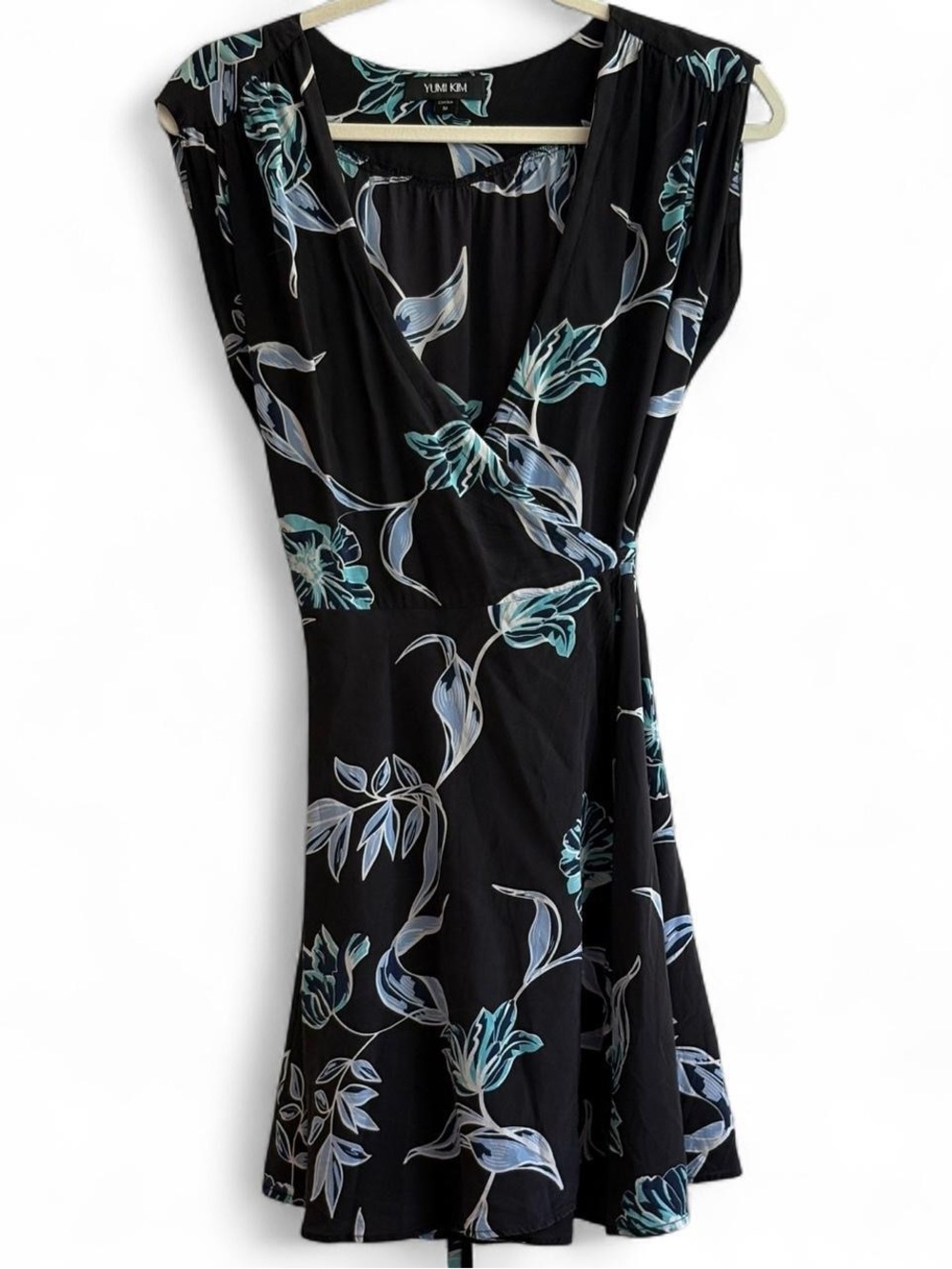 100% Silk Yumi Kim Black Blue Floral Ruffly Mini Wrap Dress Size M